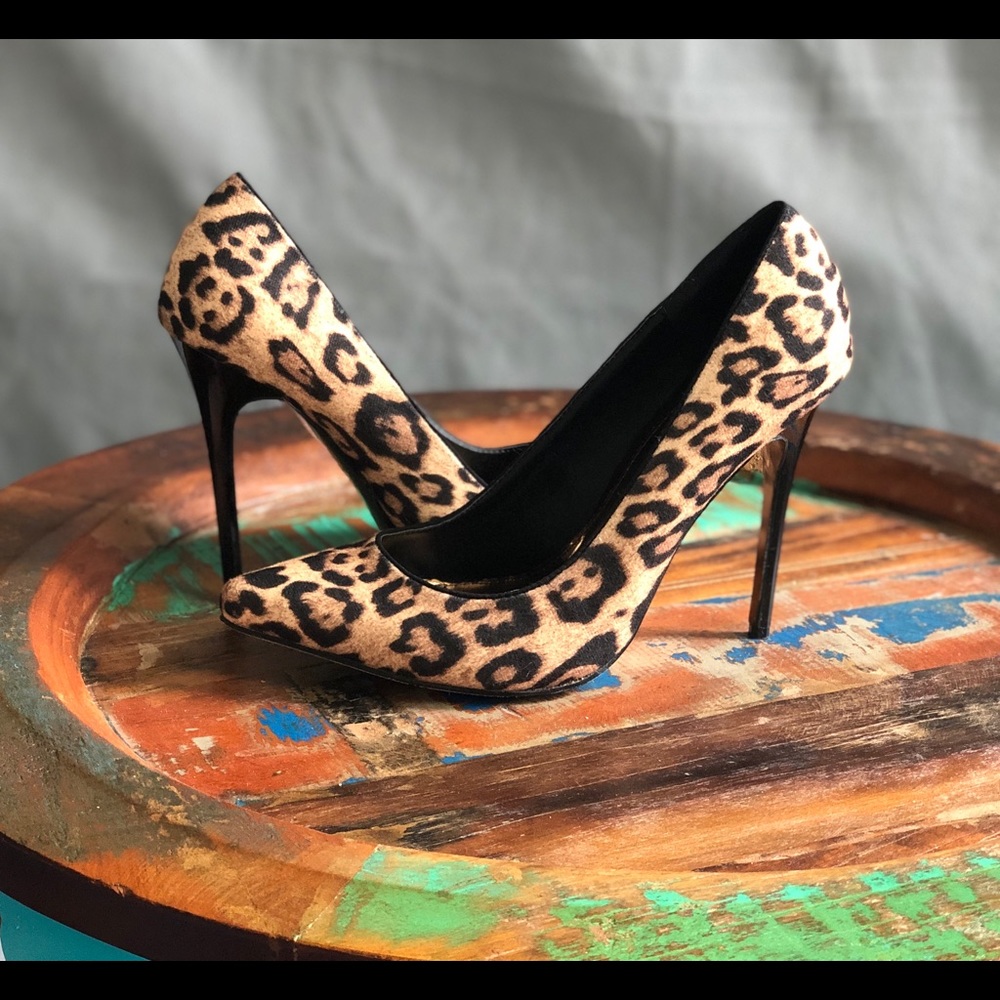 Leopard pumps